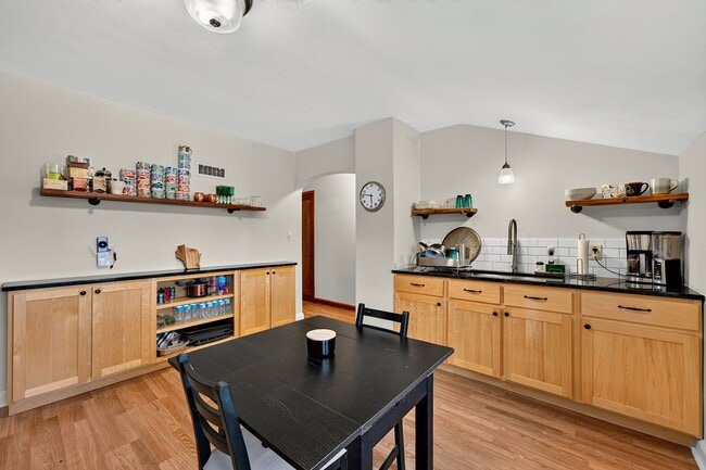 1424 N 70th St Unit 1424 N 70th St Wauwatosa, Wisconsin 53213