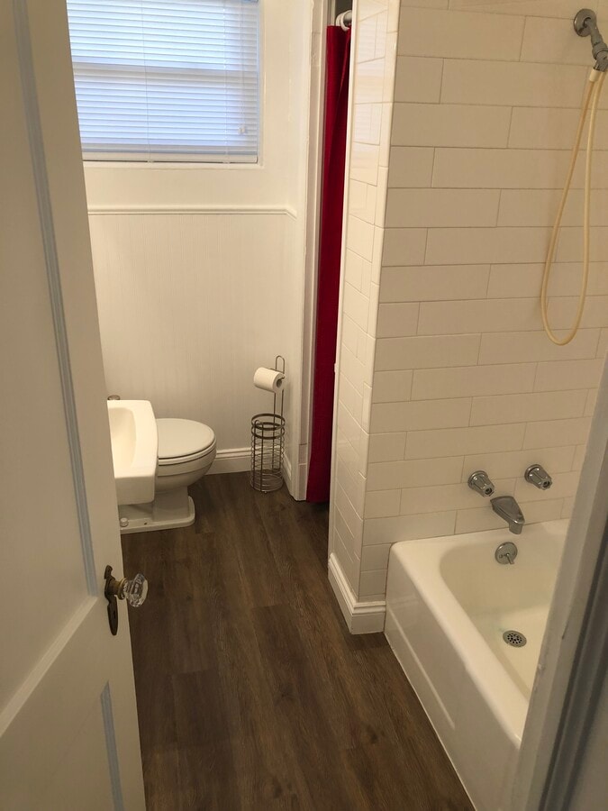 Bathroom - 2129 Church St Unidad A