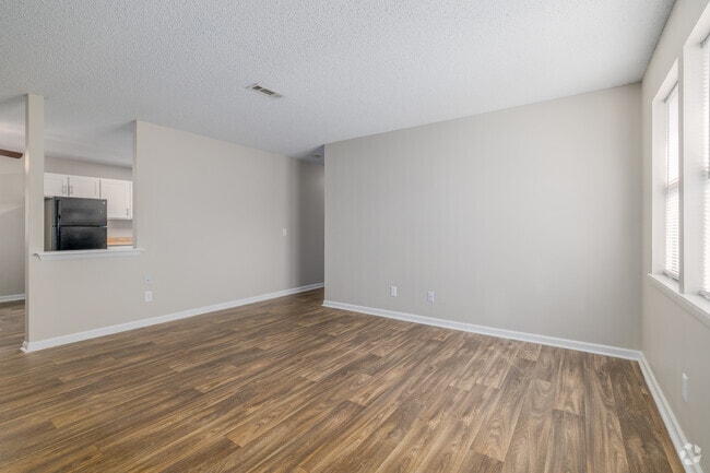 2BR, 1BA - 940SF - Living Room