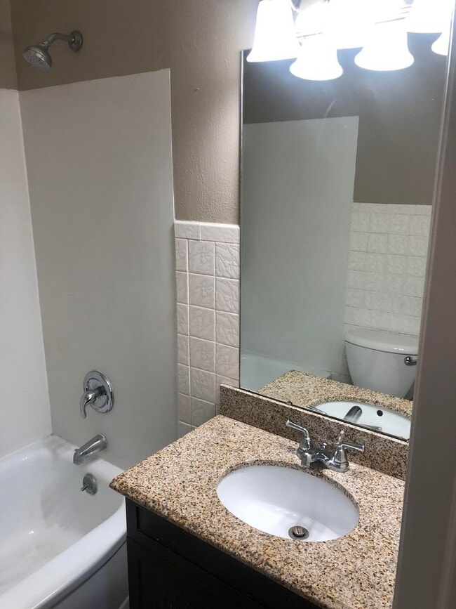 Photo - 2 Bed/1 Bath House for rent! SHOWINGS STARTING 7/27/26!