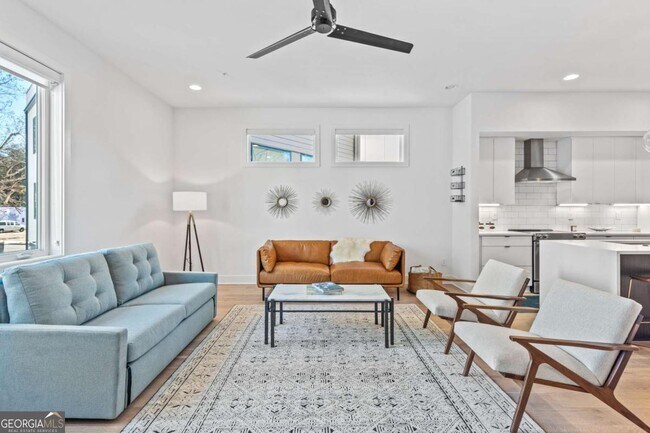 Photo - 2424 Memorial Dr SE