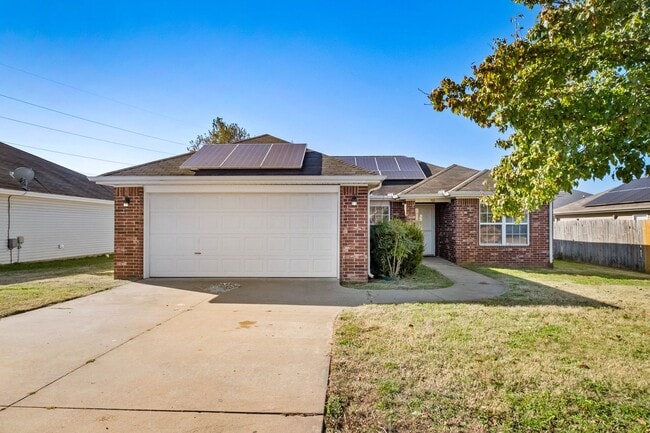 Building Photo - Eco-Friendly Solar Home in Bentonville!