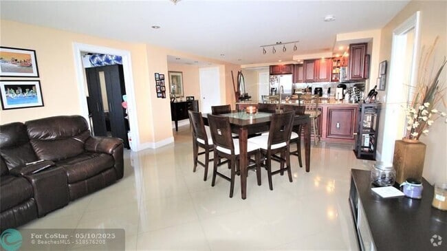Building Photo - 3499 Oaks Way Unit 909 Rental