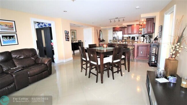 Building Photo - 3499 Oaks Way Unit 909 Rental