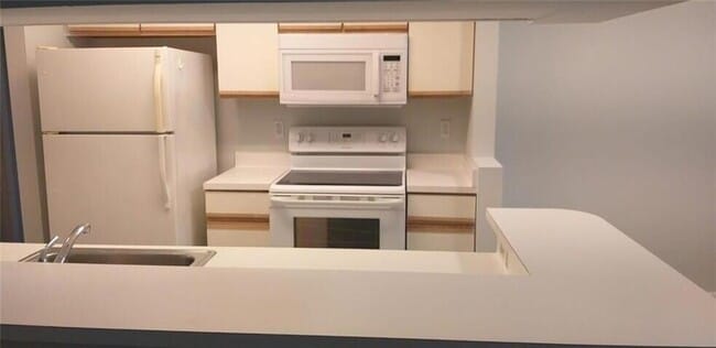 Building Photo - 9933 Westview Dr Unit 427