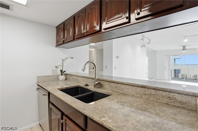 Photo - 2885 Palm Beach Blvd Unidad 301