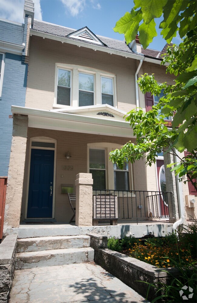Building Photo - 1005 Kenyon St NW Rental