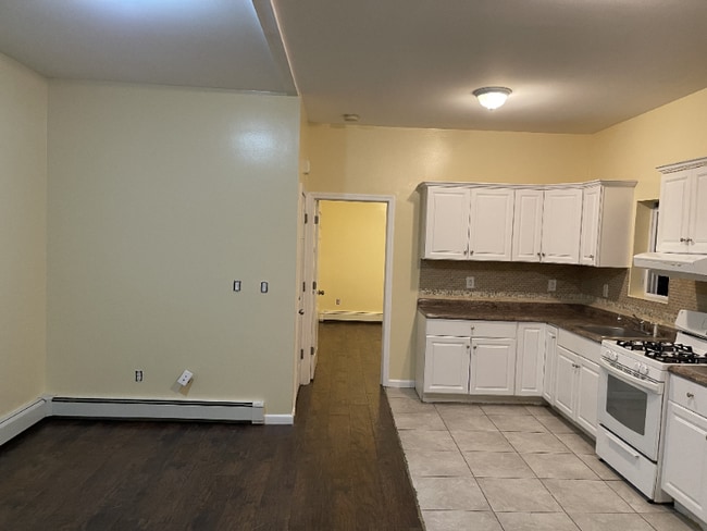 Building Photo - 218 Hopkins Ave