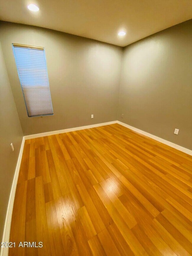 Photo - 1850 E Maryland Ave