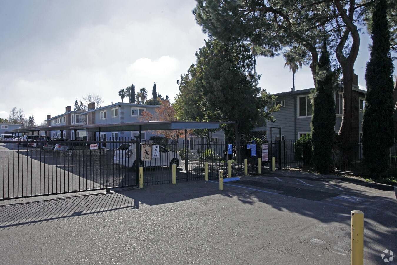 Royal Oaks Garden Apartments - Royal Oaks Garden Apartments