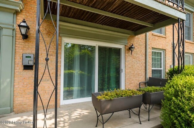 Photo - 320 Highwood Dr