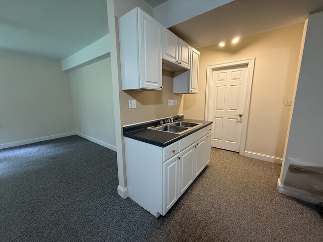 Building Photo - 2515 Huntington Rd Rental