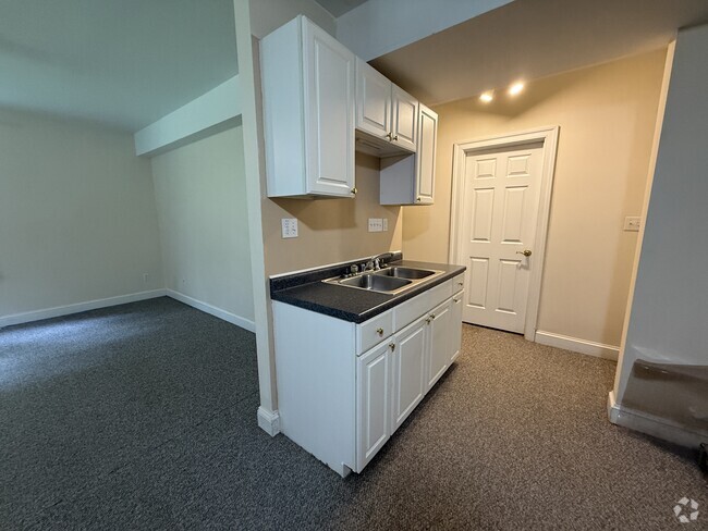 Building Photo - 2515 Huntington Rd Rental