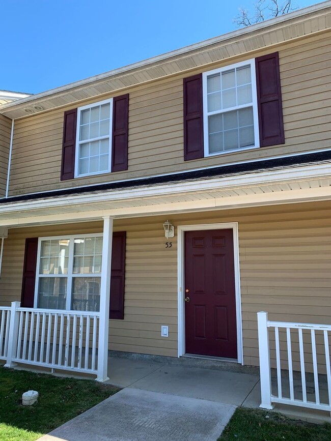 3 Bedroom 2.5 Bath Townhouse - 3 Bedroom 2.5 Bath Townhouse