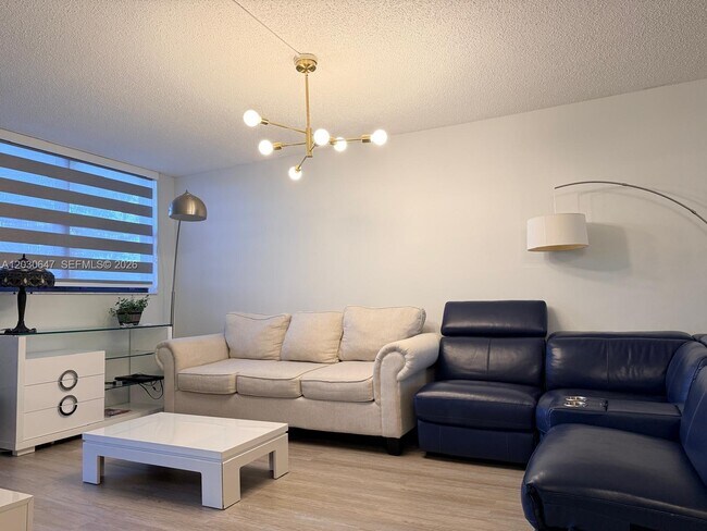 Building Photo - 9420 W Flagler St Unit 309