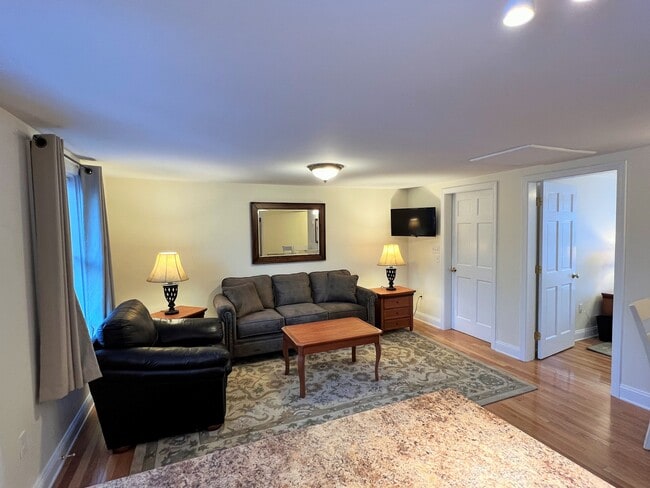 Building Photo - 17 Moose Trl Unit Apt. #1