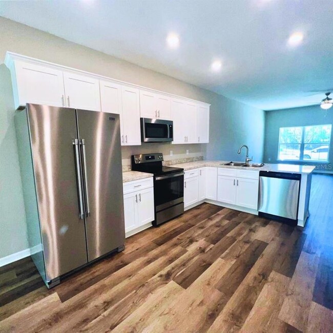 Photo - 1335 W Walnut St