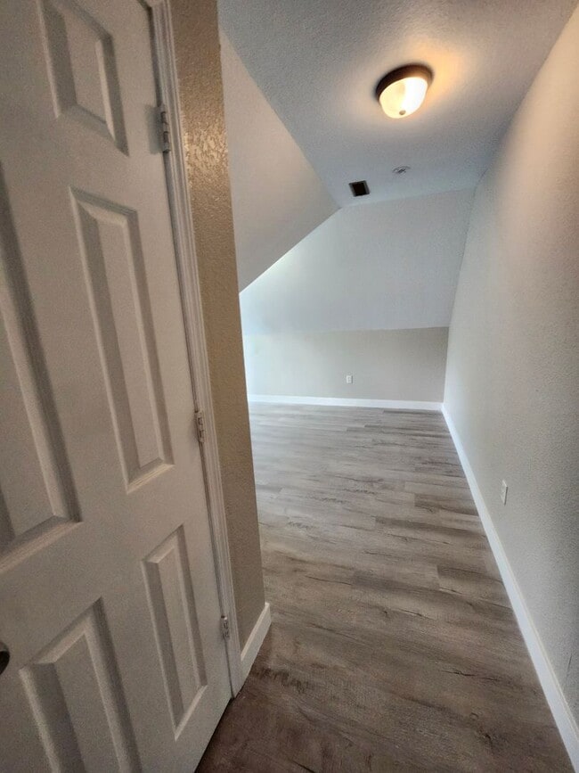 Photo - 203 W Morrison St Unit 203 W Morrison St Apt B