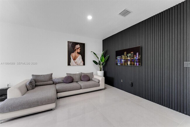 Photo - 617 SW 11th St