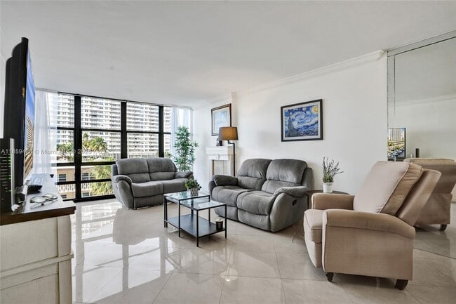Building Photo - 2017 S Ocean Dr Unit 305 Rental