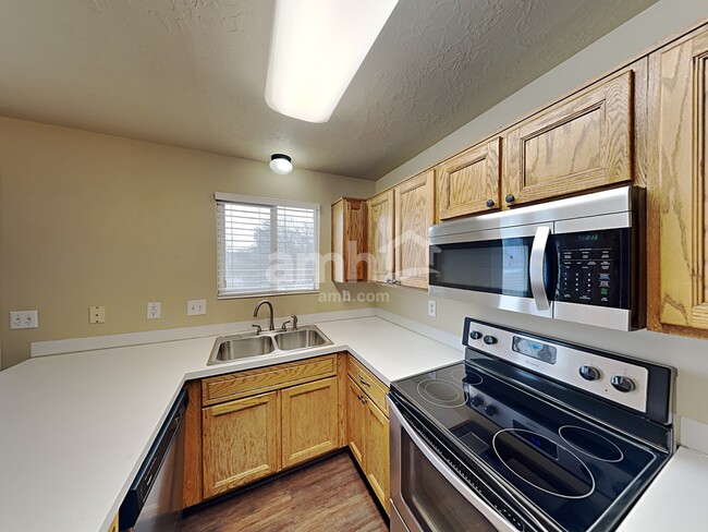 Photo - 2101 1630 N St