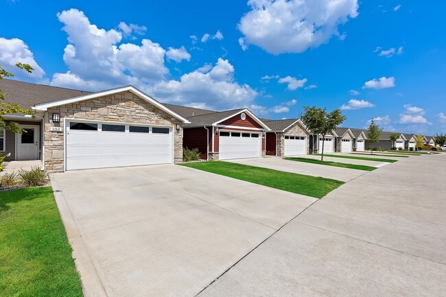 Photo - Redwood Lafayette