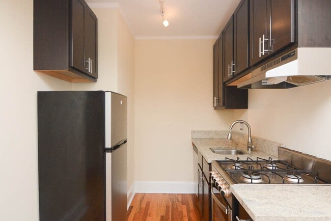 Photo - 4742 N Hermitage Unit 603