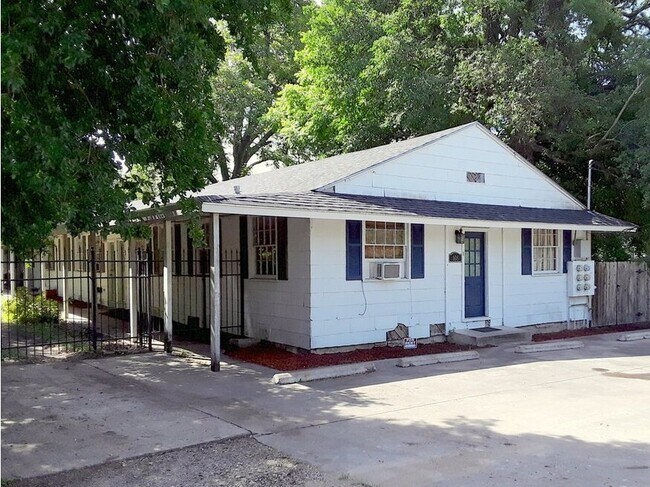 Photo - 108 N Victoria St