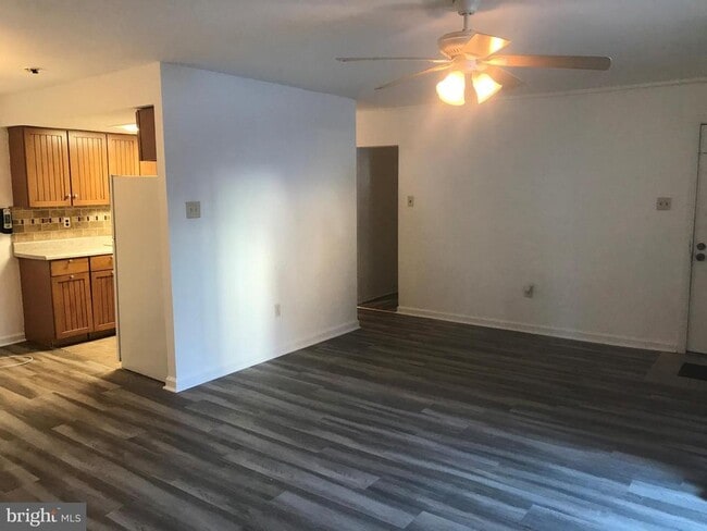 Photo - 3750 Clarendon Ave Unit 203