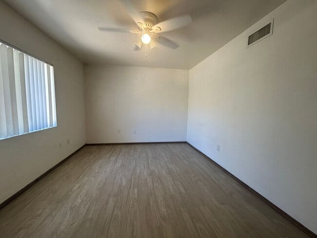 Photo - 2141 E Manhatton Dr
