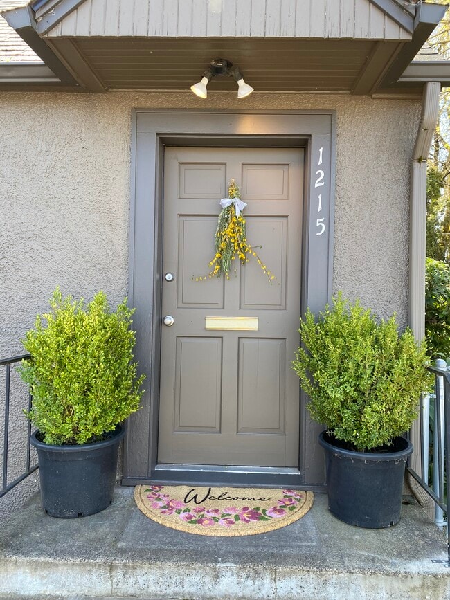 Building Photo - 1215 Shortridge St SE Unit Cottage