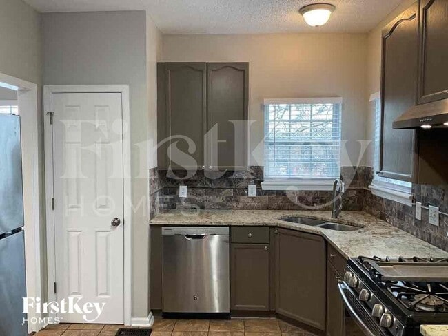 Photo - 1310 Invermere Dr SE