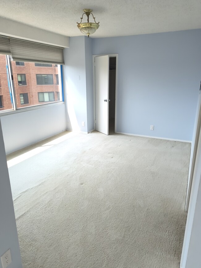 Dining Room - 5500 Friendship Blvd Unit 1516N