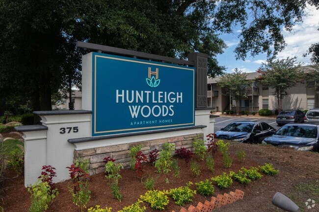 Building Photo - Huntleigh Woods Rental