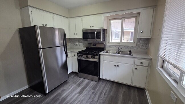 Photo - 3 Bedroom 1 Bath Multiplex Unit #4 – Columbia Heights Unit #4