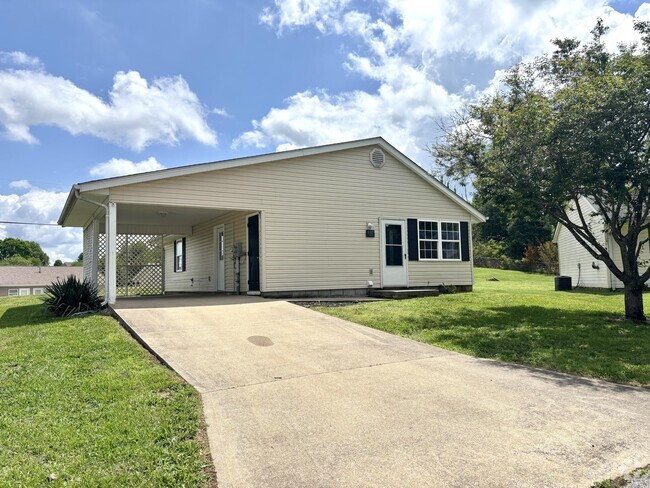 Building Photo - 5317 Beechwood Dr Rental