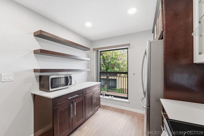 Photo - 1033 Banks Rd Unit 203