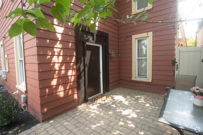 Building Photo - 3 Union St Rental