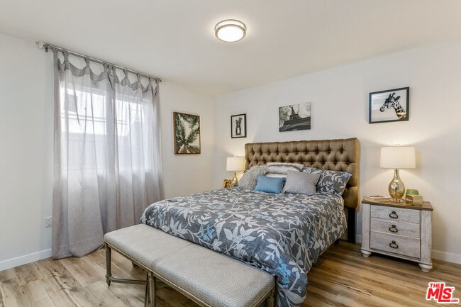 Photo - 6640 Woodley Ave Unidad 215