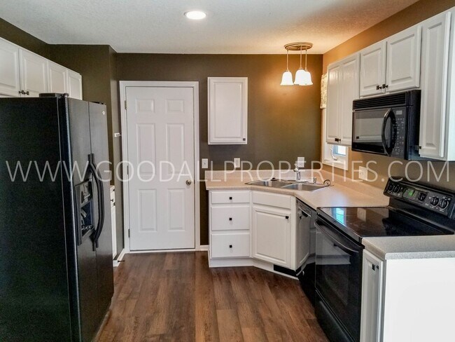Photo - 2420 Pine Ct