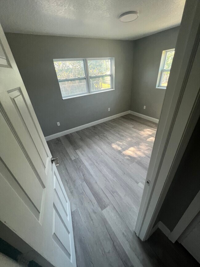 Photo - 2420 Post Rd