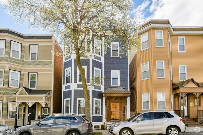 Building Photo - 733 E 3rd St Unit 2 Rental