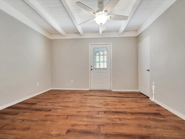 Photo - Campus Colony