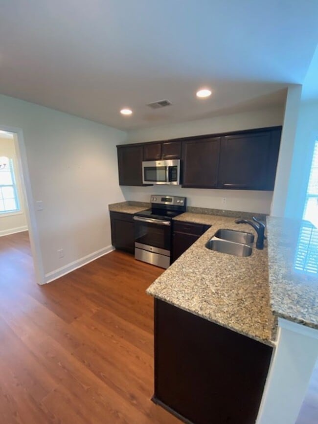 Photo - 3 Bedroom 2 Bath home in LEXINGTON.