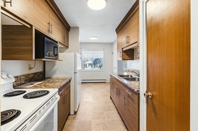 Building Photo - 173 Procter Pl Unit 8