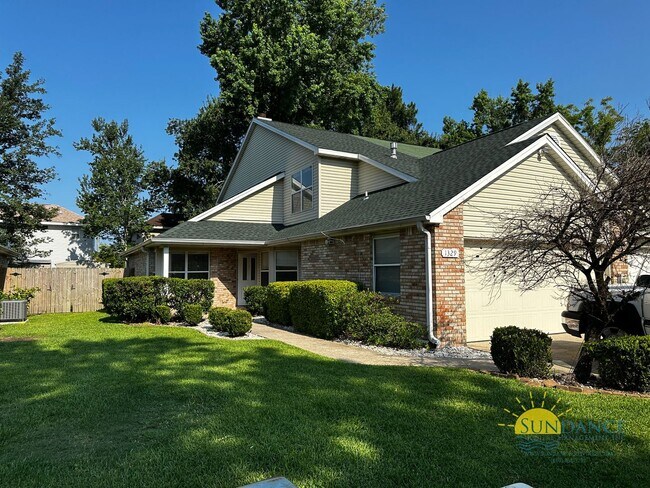 Building Photo - Lovely 3 Bedroom Townhouse in Fort Walton Beach Near both Bases