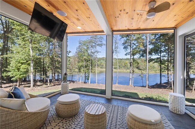 161 Hoot Owl Ln