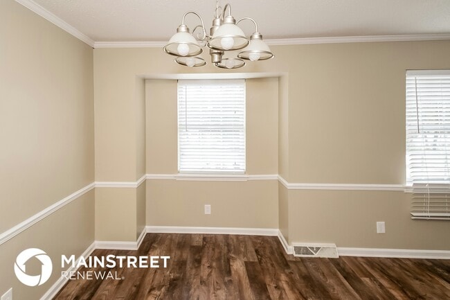 Photo - 300 Ginger Dr NE