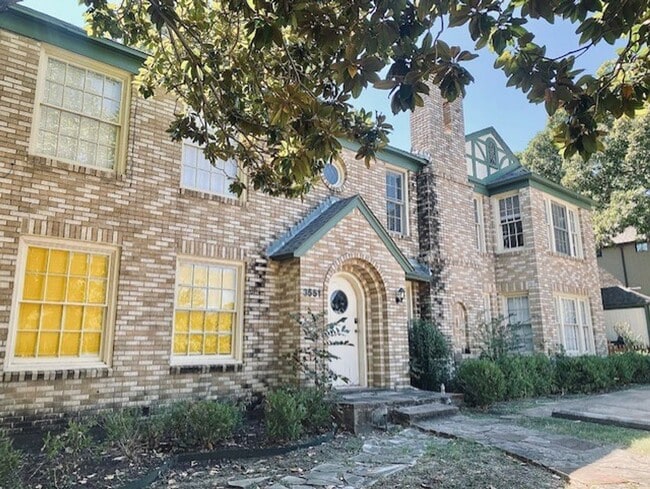 Building Photo - Modern Upstairs Unit 3