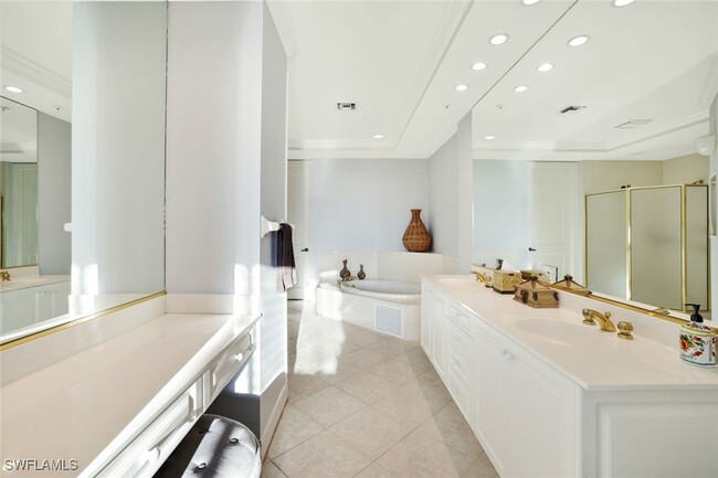 Building Photo - 4811 Island Pond Ct Unit 302